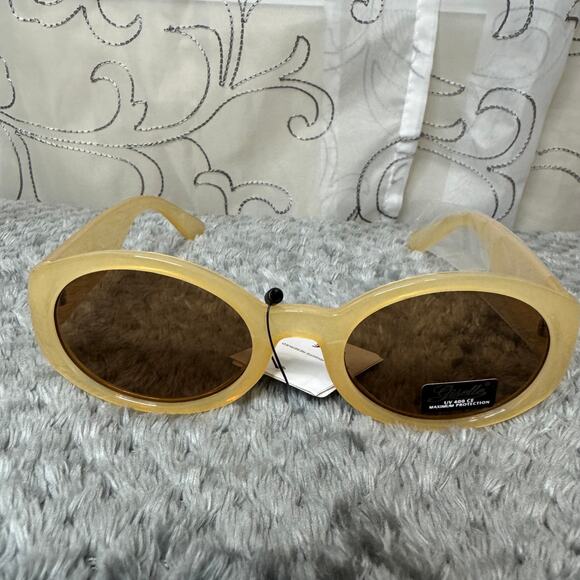 NWT Giselle Women Sunglasses Round Frame UV400 Cream Beach Cute Summer - Picture 2 of 5